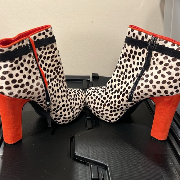 BeBe Leopard Print Heeled Side Zippered Booties with Red Heels and Tassels - Picture 4 of 8